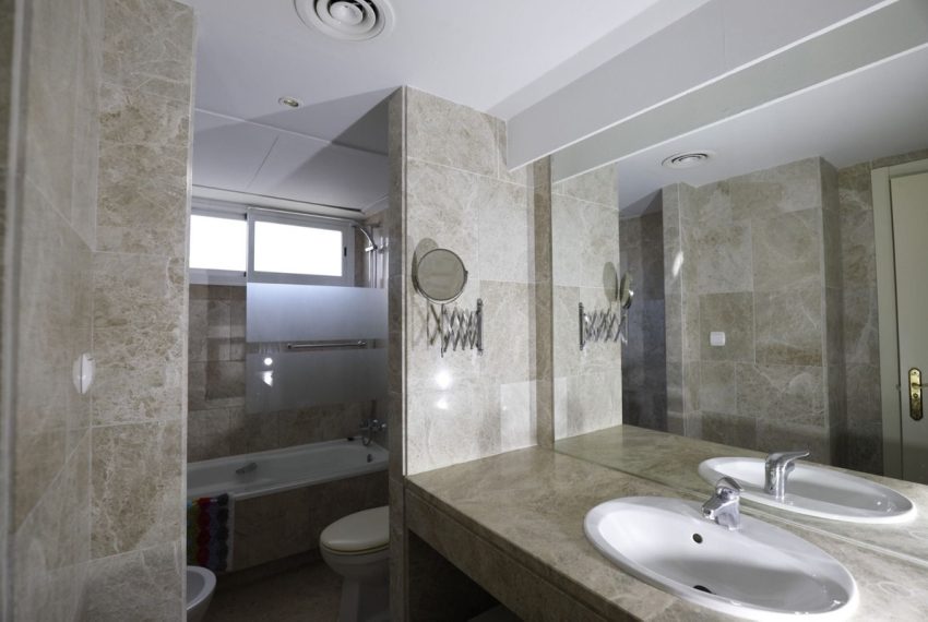 R4979563-Townhouse-For-Sale-Nueva-Andalucia-Terraced-4-Beds-146-Built-15