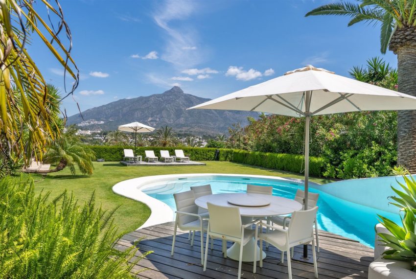 R5003506-Villa-For-Sale-Nueva-Andalucia-Detached-4-Beds-446-Built-1