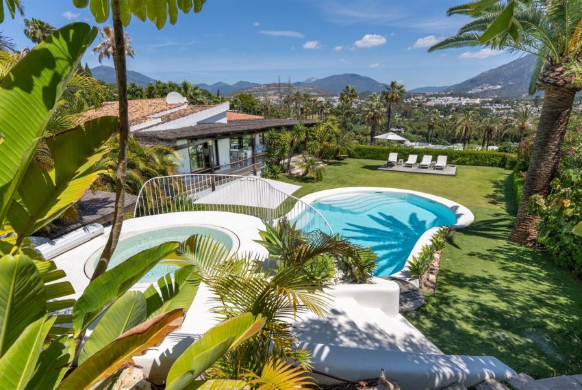 R5003506-Villa-For-Sale-Nueva-Andalucia-Detached-4-Beds-446-Built-2