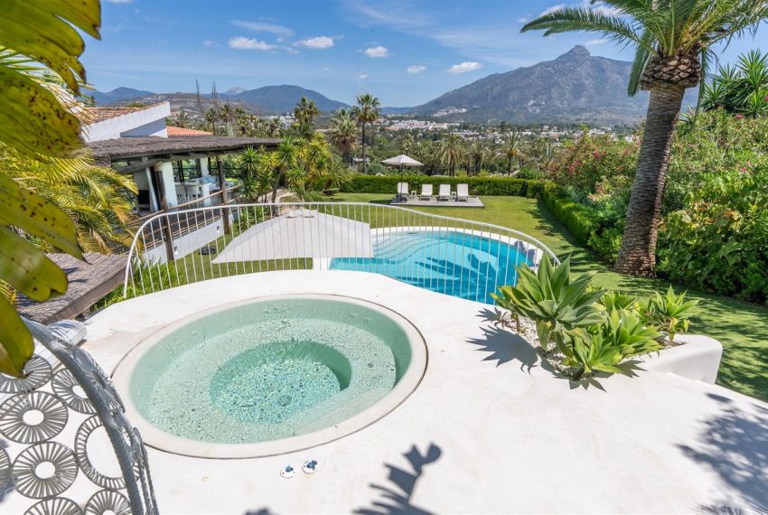 R5003506-Villa-For-Sale-Nueva-Andalucia-Detached-4-Beds-446-Built-8