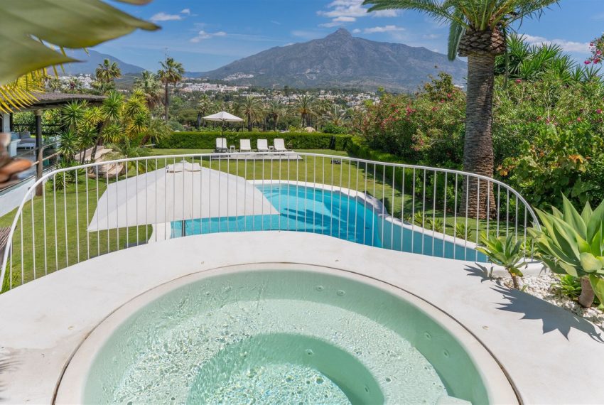 R5003506-Villa-For-Sale-Nueva-Andalucia-Detached-4-Beds-446-Built-9