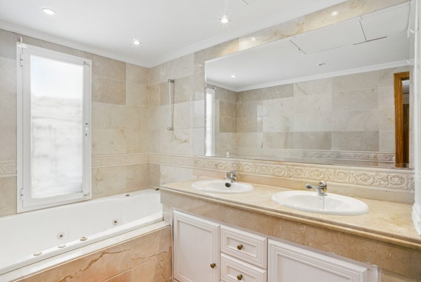 R5010862-Apartment-For-Sale-Nueva-Andalucia-Penthouse-Duplex-4-Beds-262-Built-15
