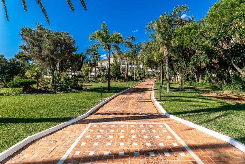 R5018239-Villa-For-Sale-Benahavis-Detached-16-Beds-1337-Built-14