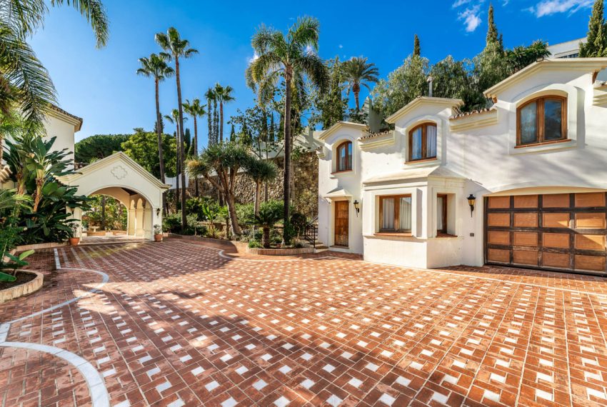 R5018239-Villa-For-Sale-Benahavis-Detached-16-Beds-1337-Built-16