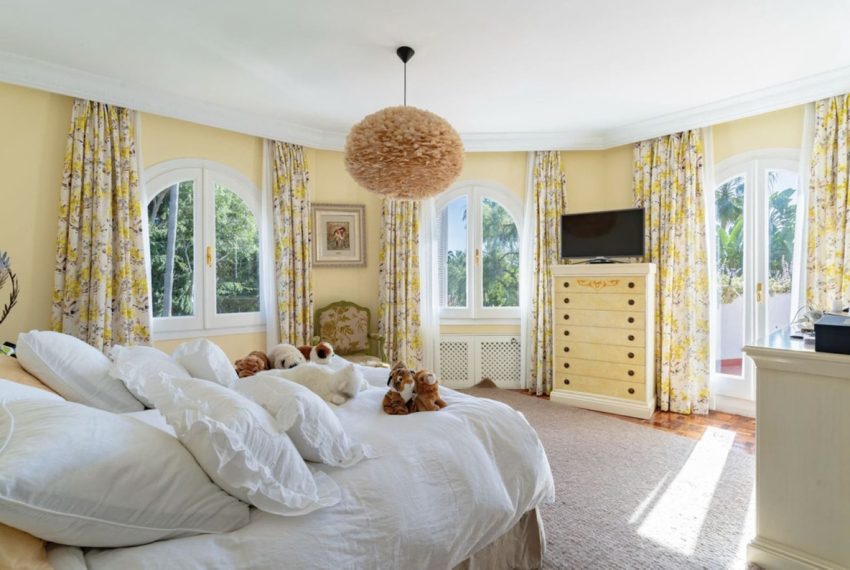 R5018602-Villa-For-Sale-The-Golden-Mile-Detached-5-Beds-600-Built-5