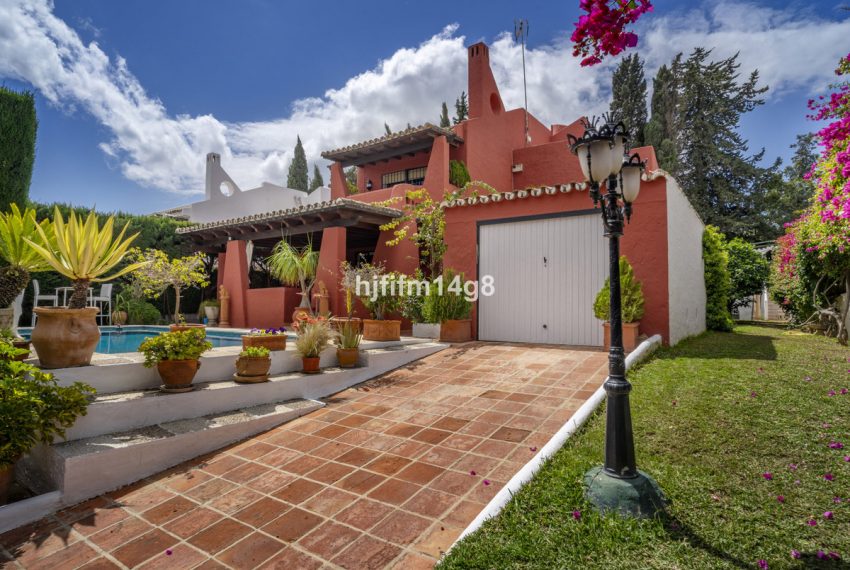 R5023576-Villa-For-Sale-Nueva-Andalucia-Detached-4-Beds-204-Built-1