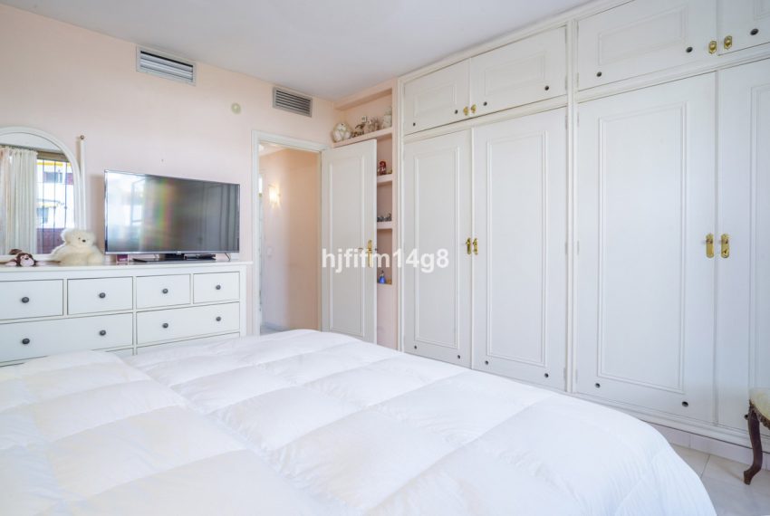 R5023576-Villa-For-Sale-Nueva-Andalucia-Detached-4-Beds-204-Built-11