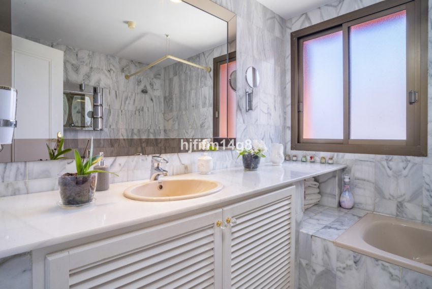 R5023576-Villa-For-Sale-Nueva-Andalucia-Detached-4-Beds-204-Built-12