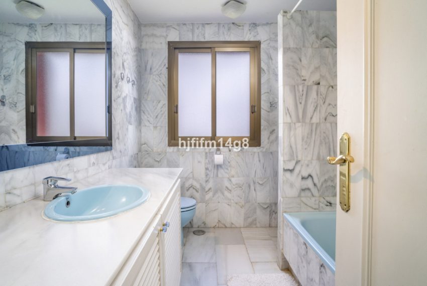 R5023576-Villa-For-Sale-Nueva-Andalucia-Detached-4-Beds-204-Built-17