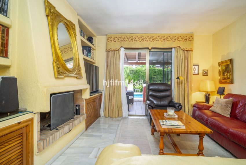R5023576-Villa-For-Sale-Nueva-Andalucia-Detached-4-Beds-204-Built-4
