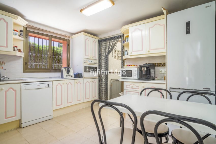 R5023576-Villa-For-Sale-Nueva-Andalucia-Detached-4-Beds-204-Built-7