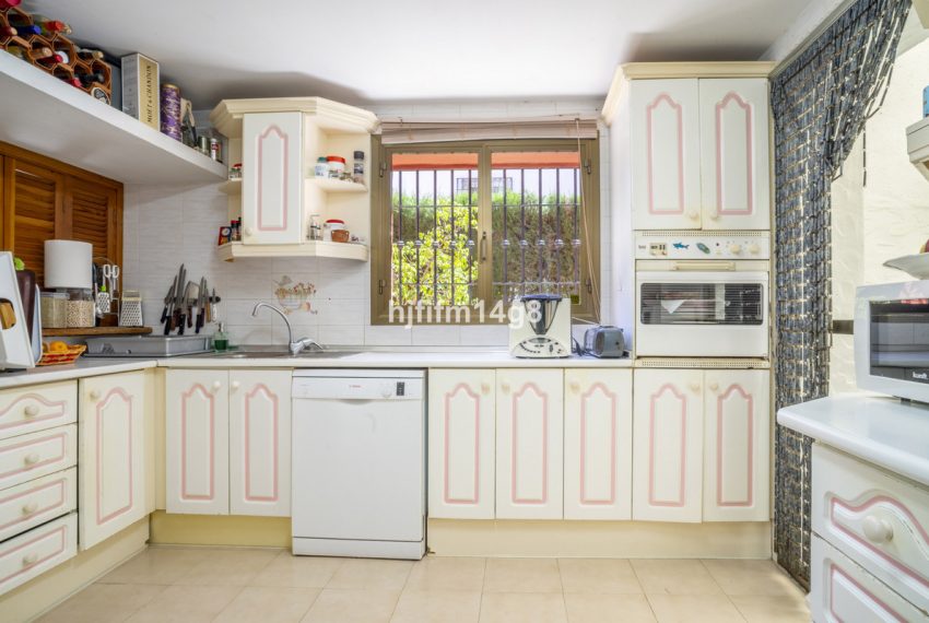 R5023576-Villa-For-Sale-Nueva-Andalucia-Detached-4-Beds-204-Built-8