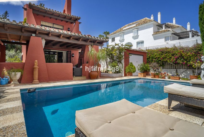 R5023576-Villa-For-Sale-Nueva-Andalucia-Detached-4-Beds-204-Built