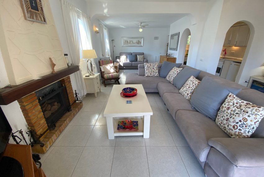 R5034424-Villa-For-Sale-Calahonda-Detached-2-Beds-85-Built-2