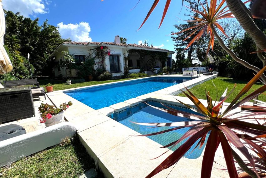 R5040070-Villa-For-Sale-El-Paraiso-Detached-4-Beds-260-Built-1