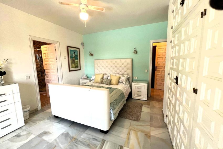 R5040070-Villa-For-Sale-El-Paraiso-Detached-4-Beds-260-Built-10