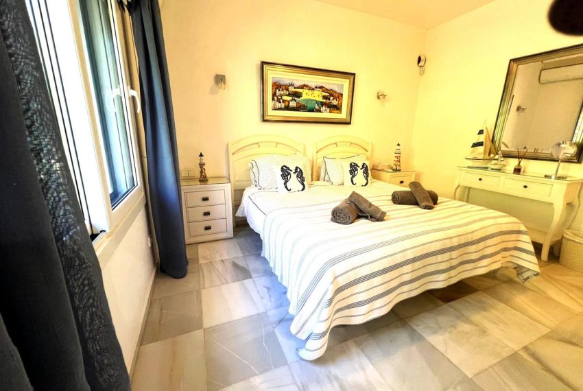 R5040070-Villa-For-Sale-El-Paraiso-Detached-4-Beds-260-Built-12