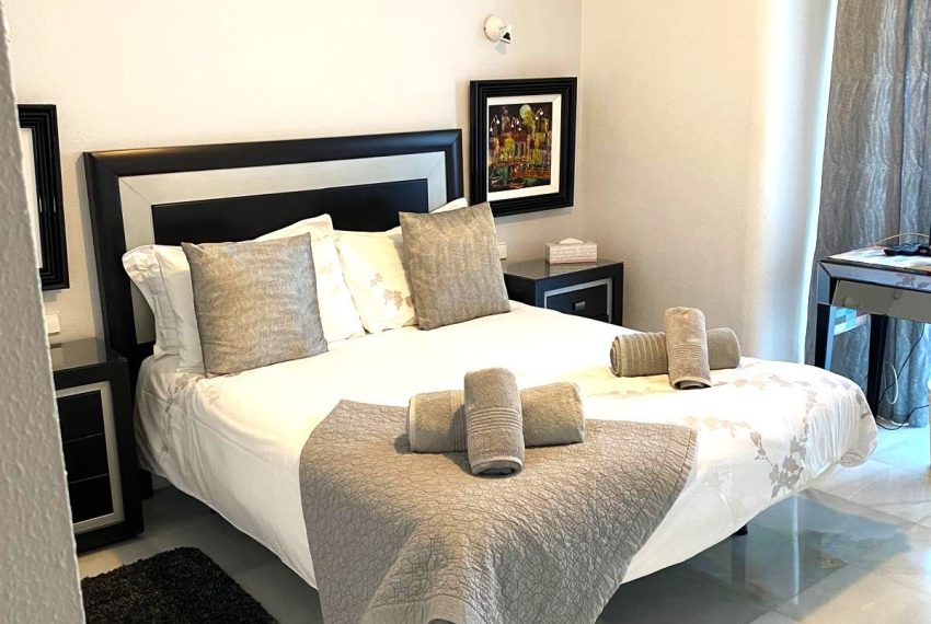 R5040070-Villa-For-Sale-El-Paraiso-Detached-4-Beds-260-Built-15