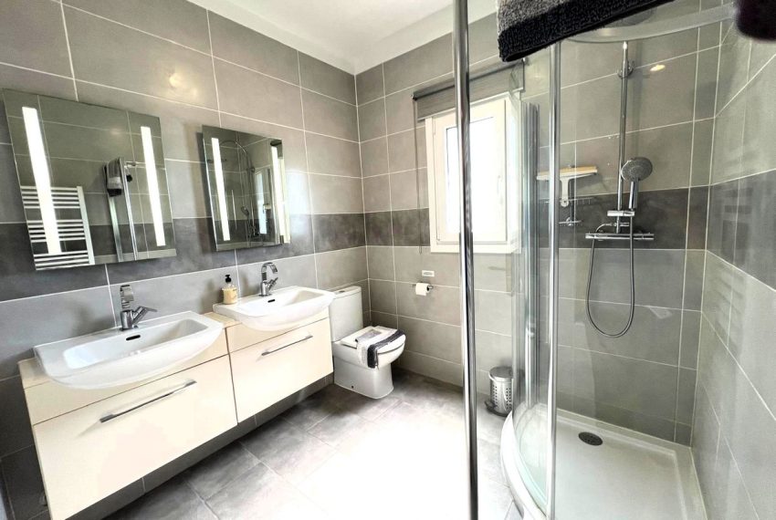 R5040070-Villa-For-Sale-El-Paraiso-Detached-4-Beds-260-Built-16