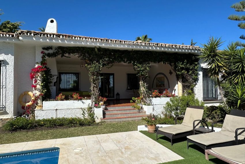 R5040070-Villa-For-Sale-El-Paraiso-Detached-4-Beds-260-Built-2