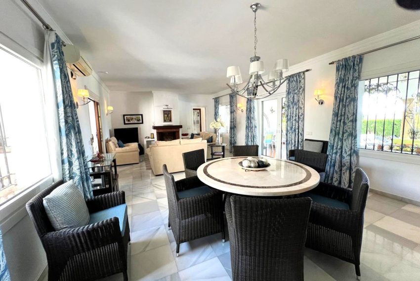 R5040070-Villa-For-Sale-El-Paraiso-Detached-4-Beds-260-Built-3