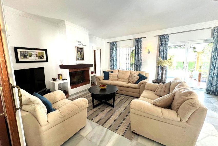 R5040070-Villa-For-Sale-El-Paraiso-Detached-4-Beds-260-Built-4