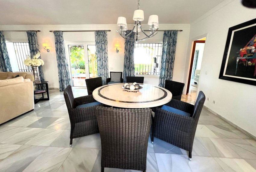 R5040070-Villa-For-Sale-El-Paraiso-Detached-4-Beds-260-Built-5