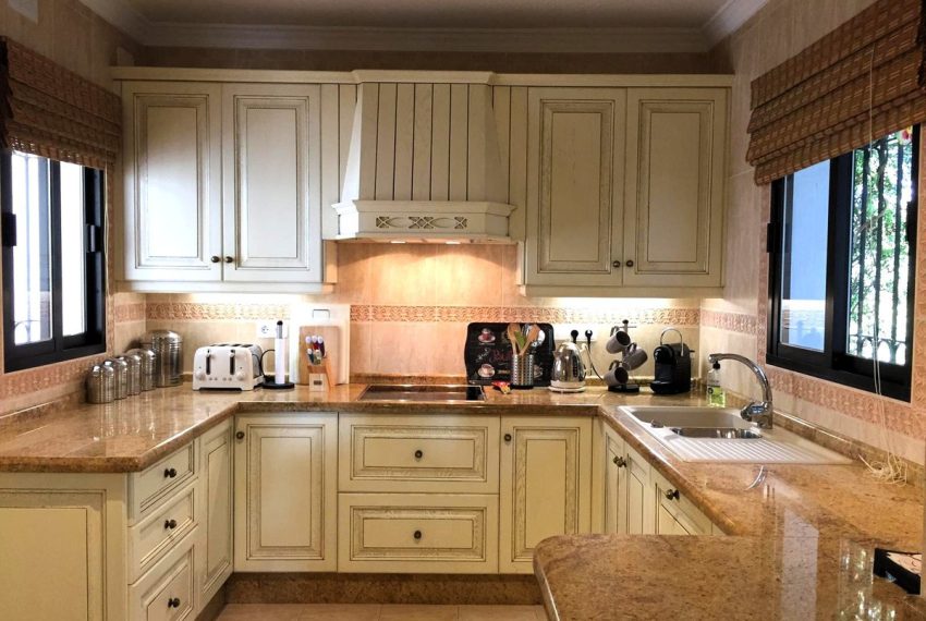 R5040070-Villa-For-Sale-El-Paraiso-Detached-4-Beds-260-Built-6