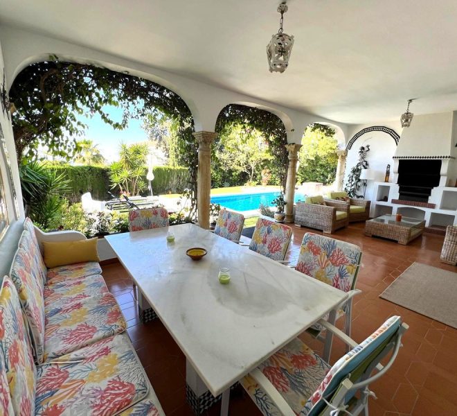 R5040070-Image 1-Detached - 4 Beds - 260 Built