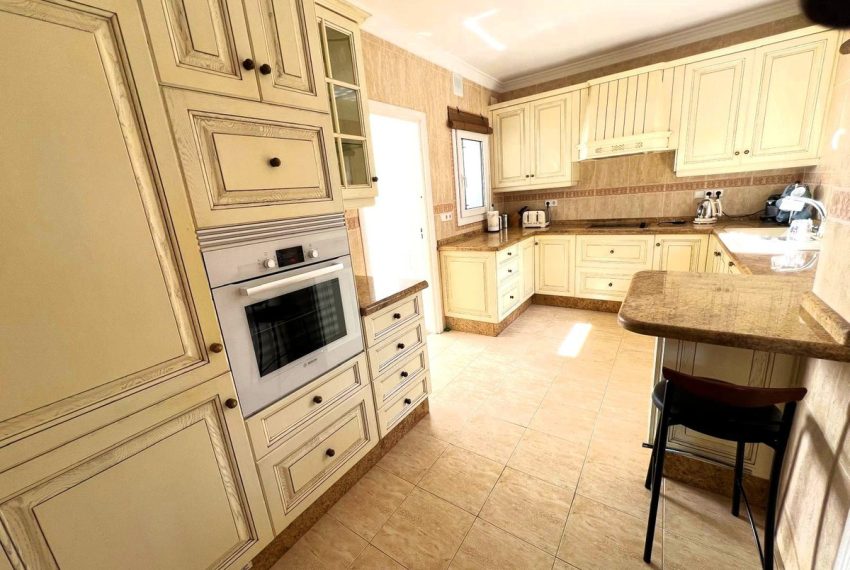 R5040070-Villa-For-Sale-El-Paraiso-Detached-4-Beds-260-Built-7