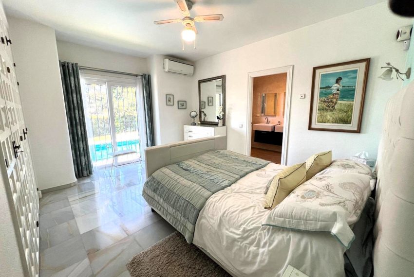 R5040070-Villa-For-Sale-El-Paraiso-Detached-4-Beds-260-Built-9