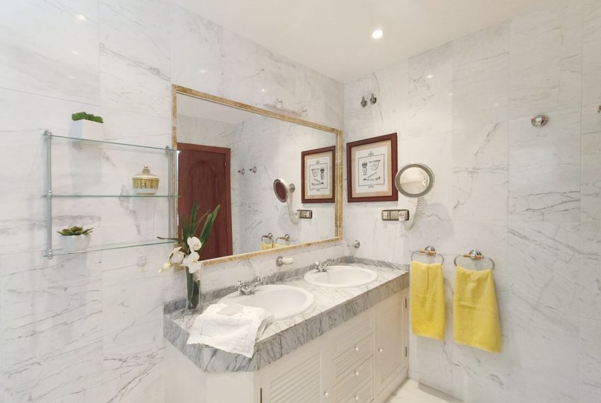 R5040355-Apartment-For-Sale-The-Golden-Mile-Middle-Floor-4-Beds-165-Built-12