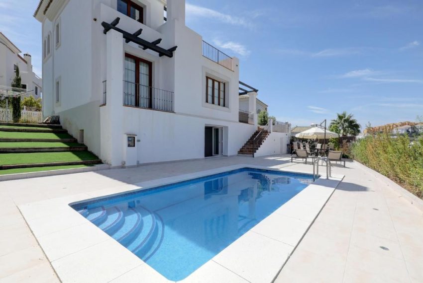 R5042338-Villa-For-Sale-Estepona-Detached-4-Beds-351-Built-1