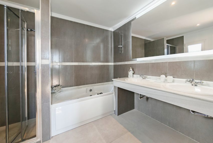 R5042338-Villa-For-Sale-Estepona-Detached-4-Beds-351-Built-10