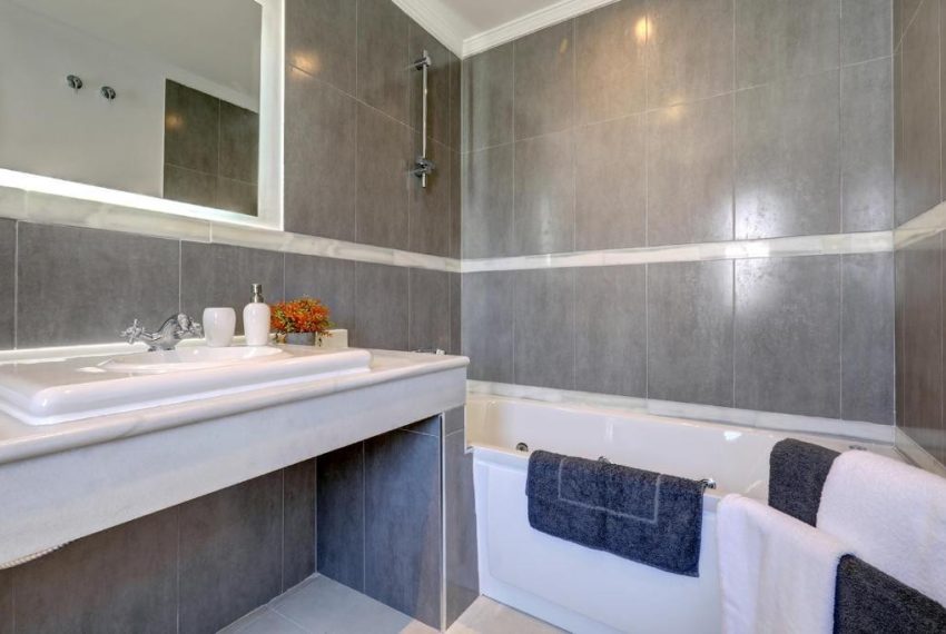 R5042338-Villa-For-Sale-Estepona-Detached-4-Beds-351-Built-16