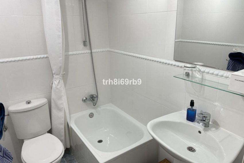 R5044555-Apartment-For-Sale-Benavista-Penthouse-2-Beds-80-Built-13