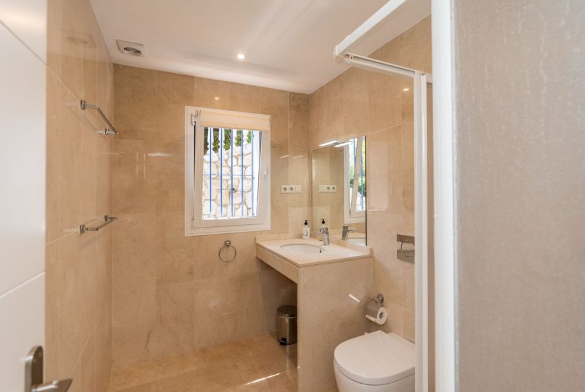 R5044567-Villa-For-Sale-La-Cala-de-Mijas-Detached-5-Beds-419-Built-16