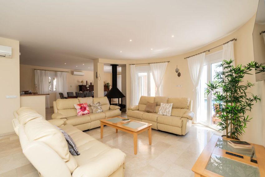 R5044567-Villa-For-Sale-La-Cala-de-Mijas-Detached-5-Beds-419-Built-3