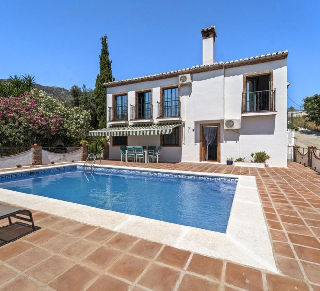 R5045698-Image 1-Finca - 5 Beds - 310 Built