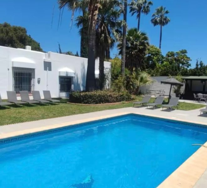 R5048227-Image 1-Detached - 10 Beds - 526 Built