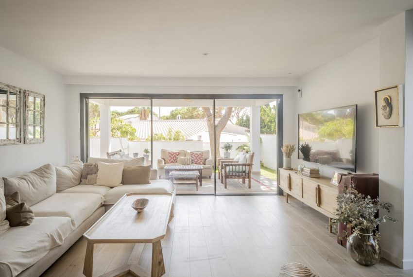 R5052280-Villa-For-Sale-Calahonda-Detached-4-Beds-180-Built