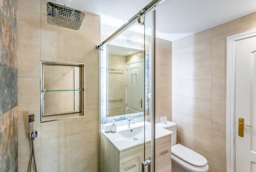 R5052349-Villa-For-Sale-Calahonda-Detached-4-Beds-232-Built-13