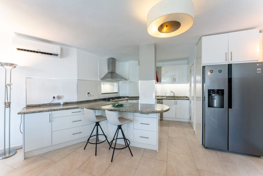 R5052349-Villa-For-Sale-Calahonda-Detached-4-Beds-232-Built-3