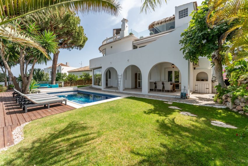 R5052349-Villa-For-Sale-Calahonda-Detached-4-Beds-232-Built