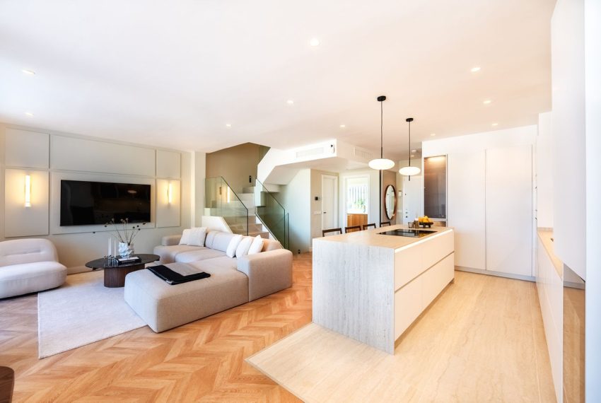 R5053147-Townhouse-For-Sale-The-Golden-Mile-Terraced-5-Beds-266-Built-1