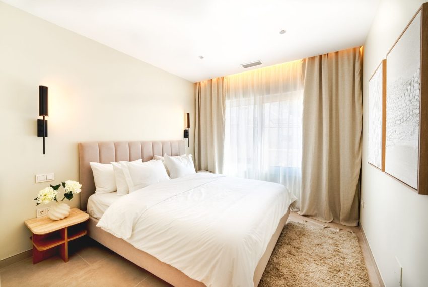 R5053147-Townhouse-For-Sale-The-Golden-Mile-Terraced-5-Beds-266-Built-13