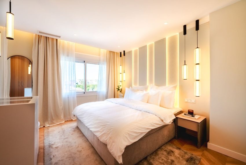 R5053147-Townhouse-For-Sale-The-Golden-Mile-Terraced-5-Beds-266-Built-16