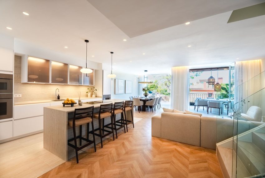 R5053147-Townhouse-For-Sale-The-Golden-Mile-Terraced-5-Beds-266-Built-5