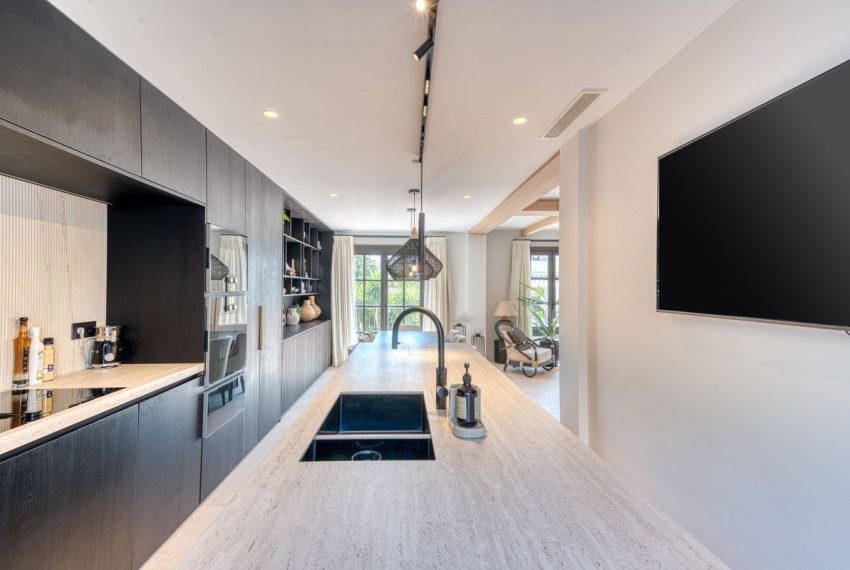 R5054800-Townhouse-For-Sale-The-Golden-Mile-Terraced-4-Beds-327-Built-11