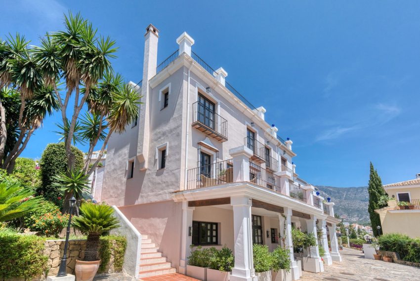 R5054800-Townhouse-For-Sale-The-Golden-Mile-Terraced-4-Beds-327-Built-13